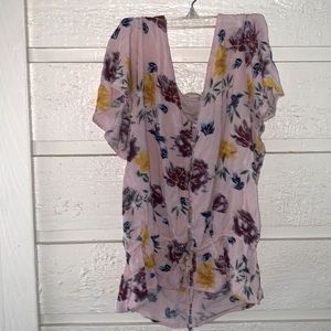 Cute pink flowery top.